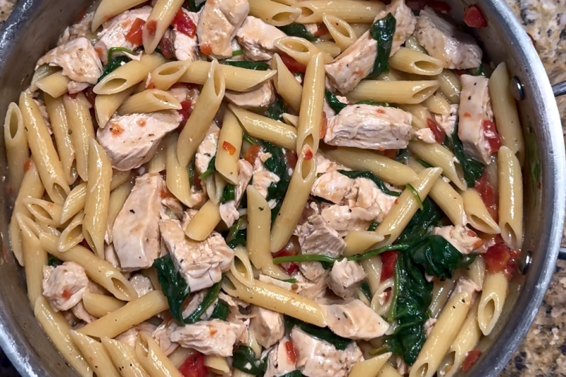 Creamy One‑Pot Chicken Penne with Spinach