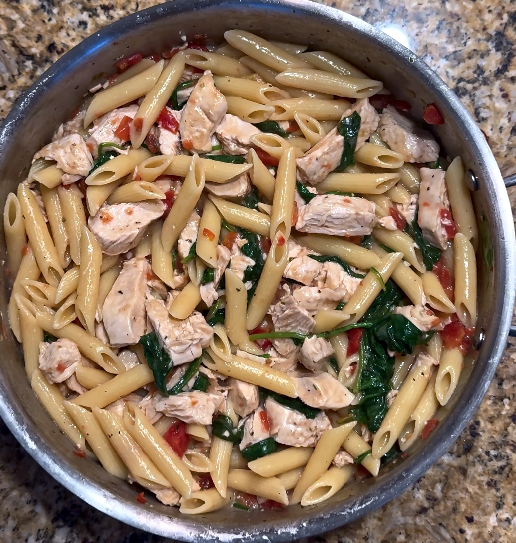 Creamy One‑Pot Chicken Penne with Spinach