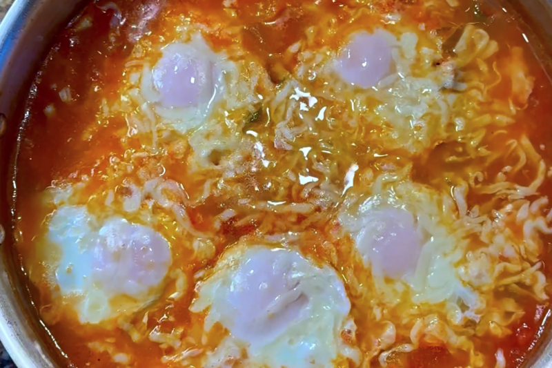 Mediterranean Tomato Egg Skillet